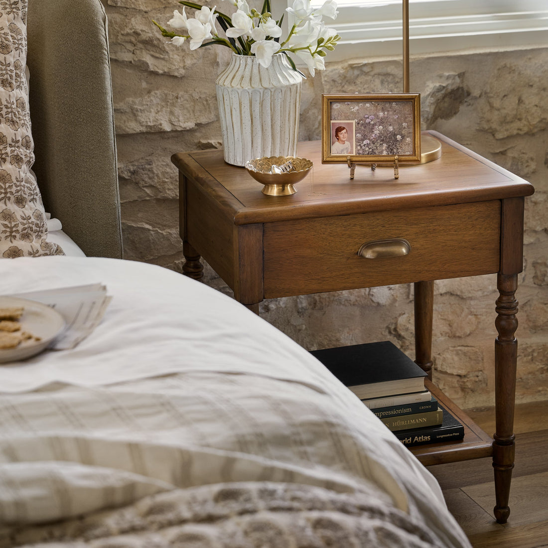 Vera Nightstand